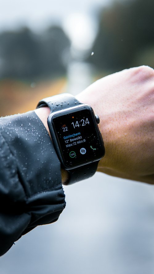 Apple Watch SE (2nd Gen, GPS, 40mm...